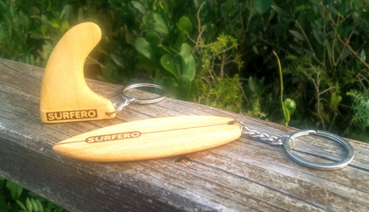 Wooden Shortboard Keychain with Fin - Handcrafted Surf Accessory